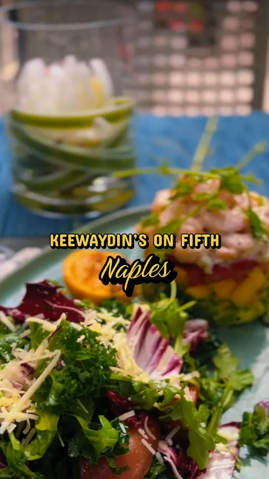 Cocktails at Keewaydin's, Naples