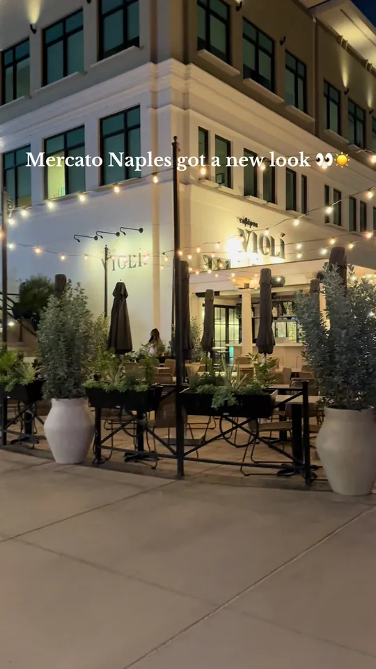 Video at Mercato, Naples