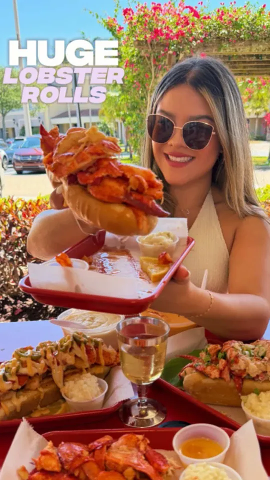 Video at Mystic Lobster Roll Co - Naples, Vanderbilt Shoppes, Naples