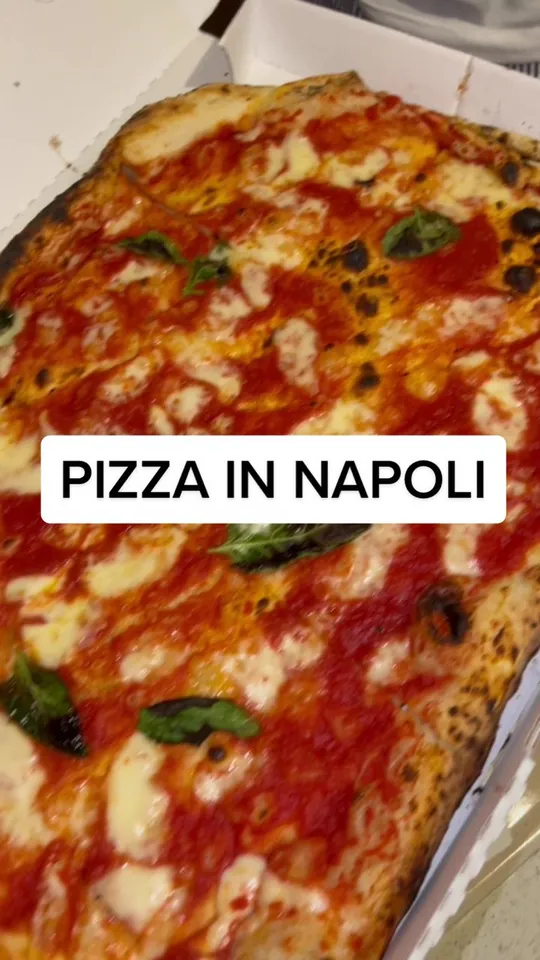 Pizza at Napoli on the Bay Pizzeria, Naples