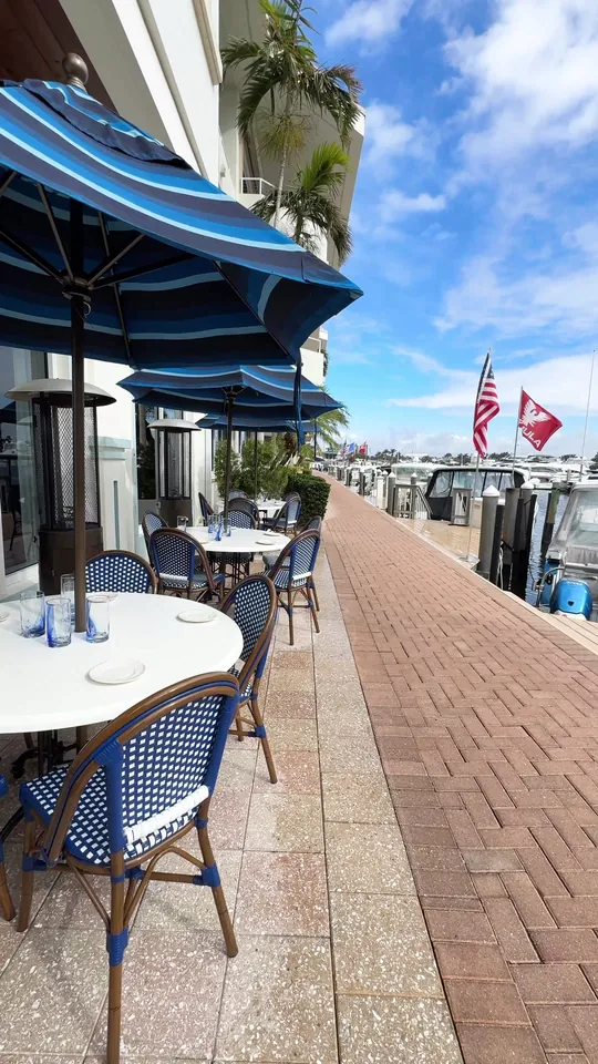 Brunch at The Syren Oyster & Cocktail Bar, Naples