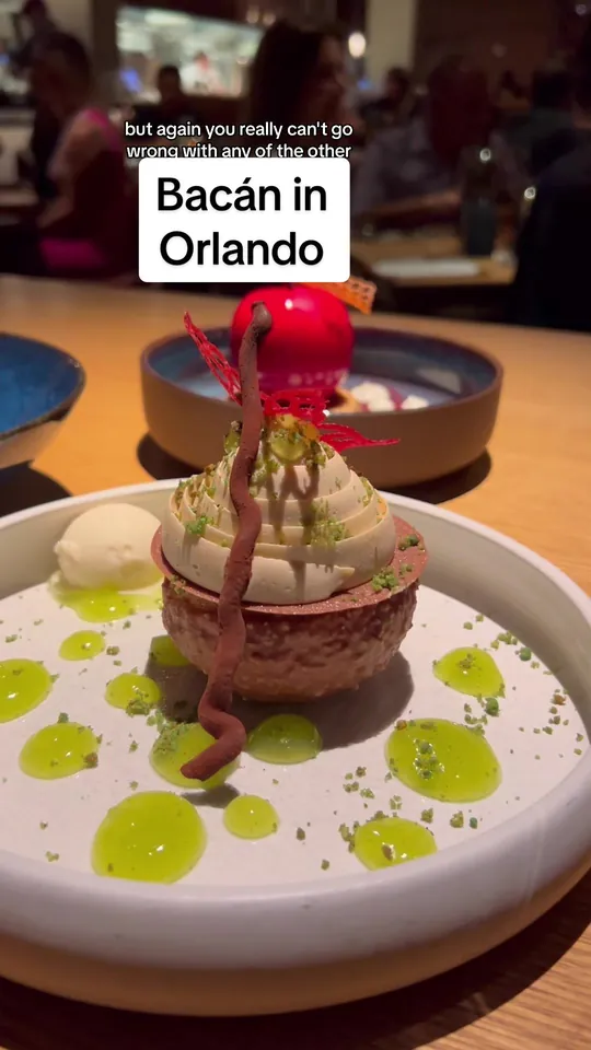 Video at Bacán, Orlando