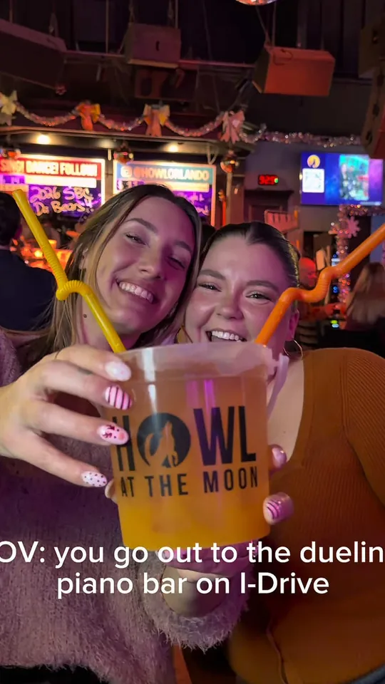 Cocktails at Howl at the Moon Orlando, Orlando