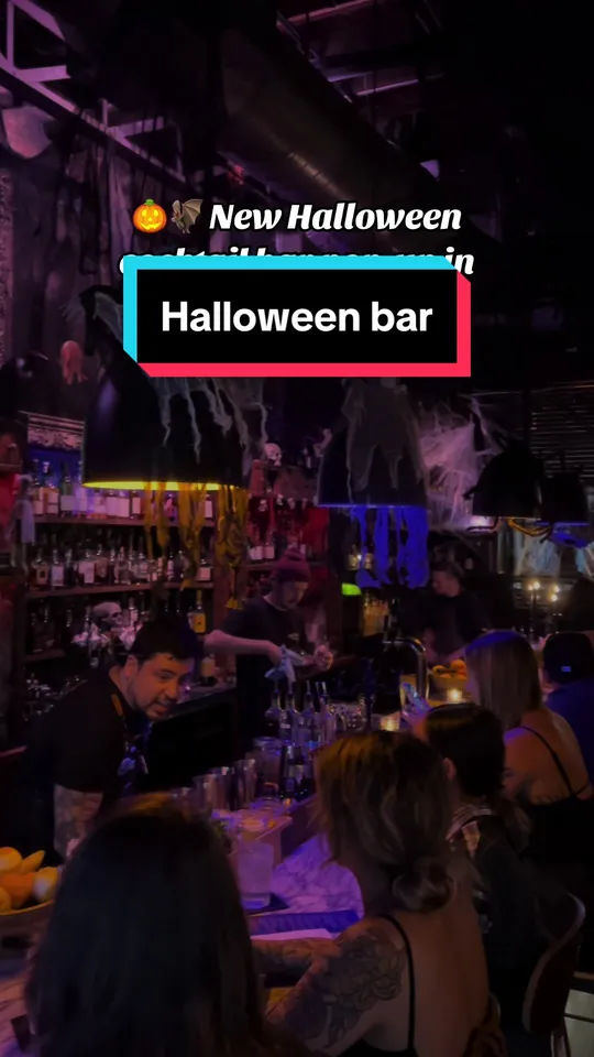 Cocktails at The Courtesy Bar, Orlando