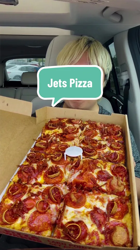 Pizza at Jet's Pizza, Pensacola