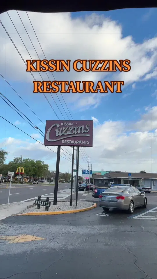 Video at Kissin' Cuzzins Restaurant, St. Petersburg