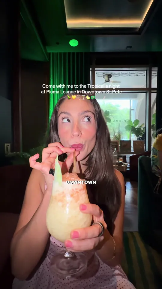 Video at Pluma Lounge, St. Petersburg