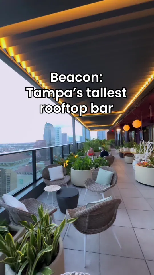 Cocktails at Beacon Tampa Rooftop Lounge, Tampa