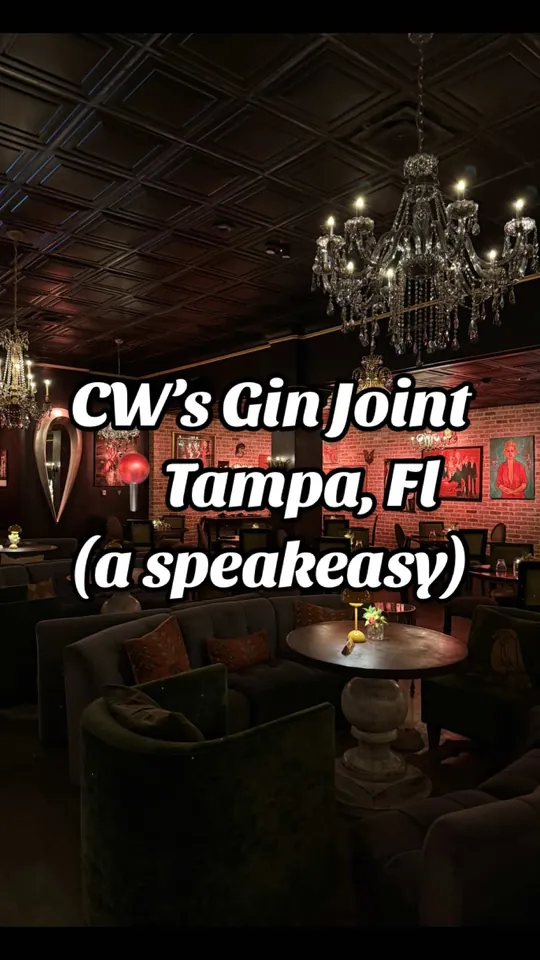 Cocktails at Cw's Gin Joint, Tampa
